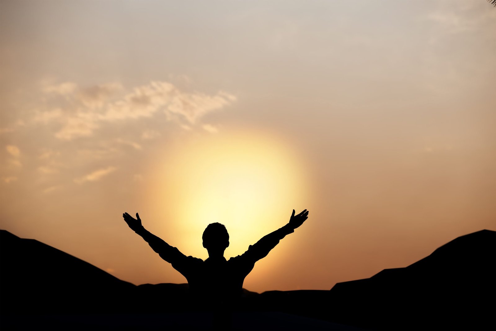 vecteezy_silhouette-of-a-man-lift-hands-up-and-worship-god-at-sunset_8034971